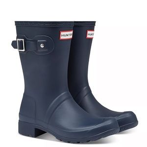 Hunter classic short rain boots in navy